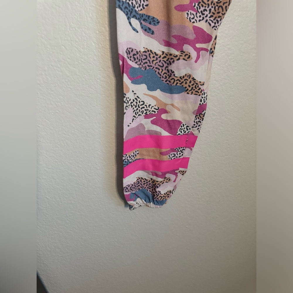 NWT-Sundry Abstract Camo Sweatpants Jogger Style Super Soft Size 2 (Medium) - Picture 6 of 6
